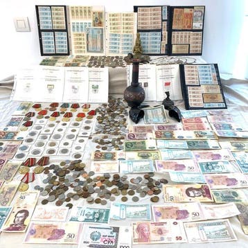 Wereld. Collection of coins and more incl., Postzegels en Munten