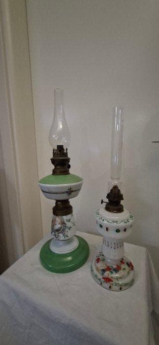 Olielamp (2) - Glas, Brons, Keramiek - Een paar antieke