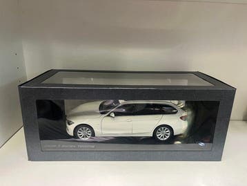 Paragon 1:18 - Modelauto - BMW 3 series Touring, Hobby en Vrije tijd, Modelauto's | 1:5 tot 1:12, Nieuw