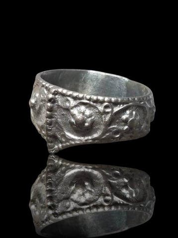 Middeleeuws Zilver, Stunning & Rare Owl Archer Ring