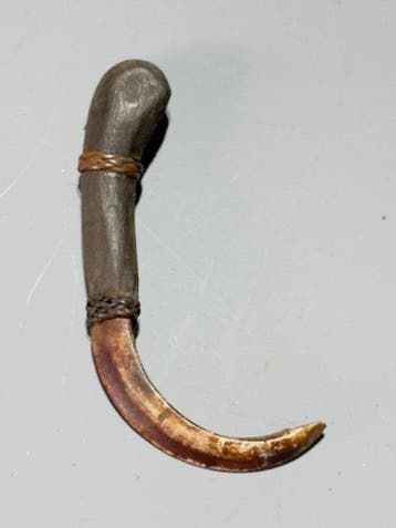 Zeer zeldzame amulet uit Borneo met ouderdom. - Dayak van