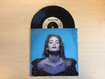 vinyl single 7 inch - Bryan Ferry - Kiss And Tell, Verzenden, Zo goed als nieuw, 7 inch, Overige genres