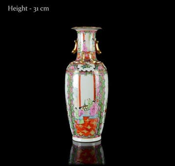 Een grote Chinese Rose Mandarin balustervaas - Porselein -