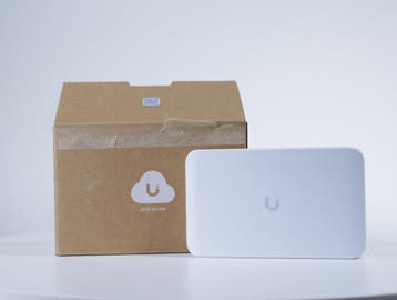 [RETOURDEAL] Ubiquiti UniFi Switch Lite 8 PoE - Netwerkac..., Ophalen of Verzenden, Nieuw
