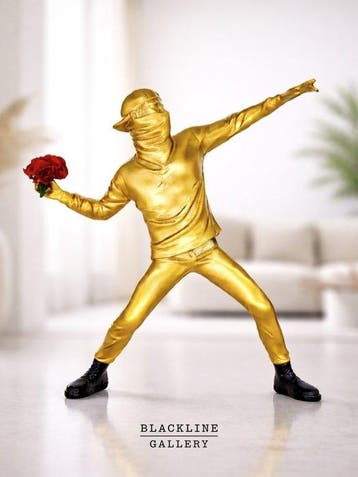 The BlackLine Gallery - Beeldje - Flower Thrower - 23cm -