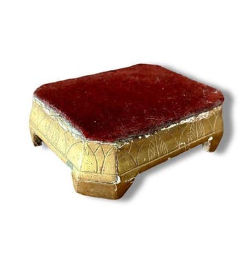 Antieke basis voor een standbeeld van verguld hout en rood