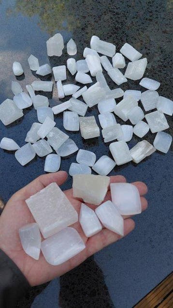 Collectie Seleniet mineralen - ruw, punten etc.- 1.8 kg -, Verzamelen, Mineralen en Fossielen