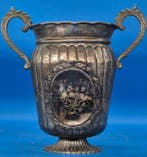 Prunk-Vase mit Rosenrelief – Versilbert – Historismus-Stil