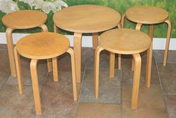 IKEA - Kruk (5) - Frosta - Hout - 4 Krukken + tafel, Antiek en Kunst
