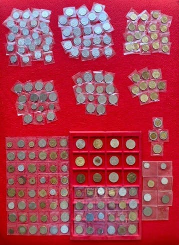 Italië & Mondo. – Lotto 201 monete: 117 FDC sigillate + 84