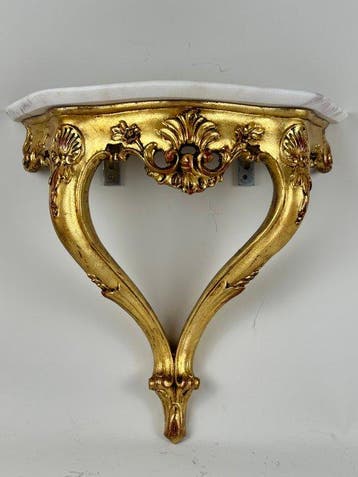 Wanddecoratie - Frankrijk - Een vergulde wandconsole