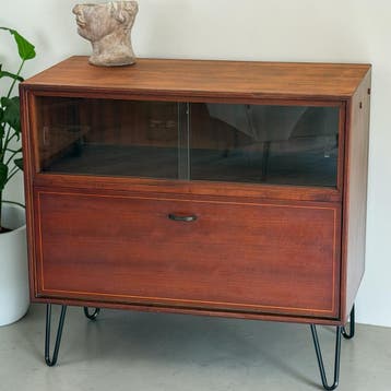 Vintage Formule Kempkes vitrinekast | wandkast | teakhout, Ophalen, Met deur(en), Teakhout, 50 tot 100 cm