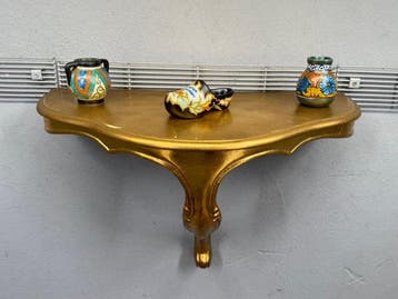 Goudkleurige wandconsole – klassiek geïnspireerd design -