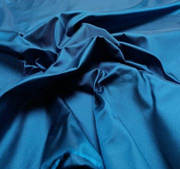 B636 - 500 x 135 cm - 100% pura seta - eccellenza di Como -, Antiek en Kunst