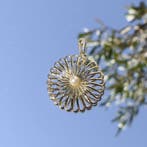 Gouden bloem hanger met parel (Hanger of bedel), Ophalen of Verzenden, Gebruikt, Goud, Overige merken