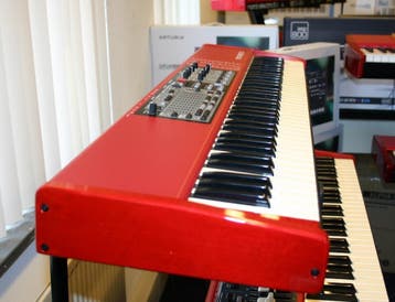 Nord Electro 3 – 73 in prima staat met garantie, Ophalen of Verzenden, Zo goed als nieuw
