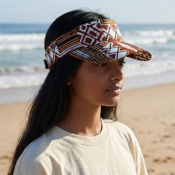 Zonneklep / Pet met Afrikaanse print - Bruine Bogolan Mosaic, Kleding | Heren, Hoeden en Petten, Ophalen of Verzenden, Nieuw