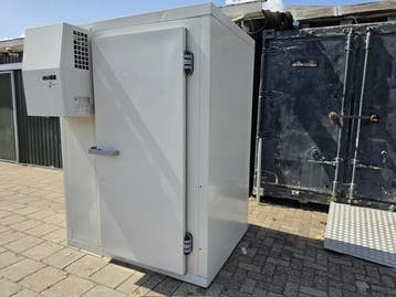 Vriescel 156 x 121 x 210 cm stekker klaar, Nieuw in verpakking, Koelen en Vriezen