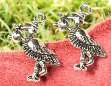 4 x Metalen antiek zilverkleur bedeltje van een vogelvers..., Ophalen of Verzenden, Nieuw, Kraal