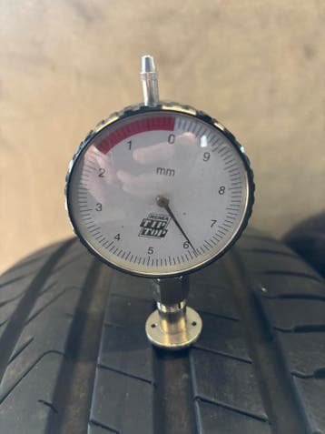 2x Pirelli Scorpion Elect AO - 235/45 R21 - 6 mm, Auto-onderdelen, Ophalen, Gebruikt, 21 inch, 235 mm