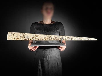 GEEN RESERVEPRIJS - Grote zwaardvisrostrum op een op maat, Antiek en Kunst