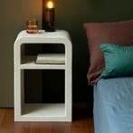 *WOONWINKEL* Dutchbone Veda Bed Wit Nachtkastje Wabi Sabi, Huis en Inrichting, Slaapkamer | Nachtkastjes, Verzenden, Nieuw