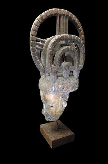 Origineel Igbo masker - hoogte 82 cm - - stand inbegrepen