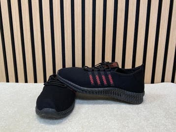 Partij sportschoenen zwart met strepen – maat 41 t/m 44, Ophalen, Nieuw, Sneakers of Gympen