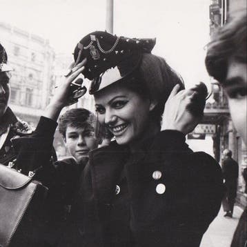 Araldo di Crollalanza - Claudia Cardinale et les blousons
