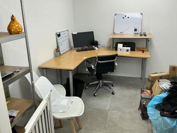 Online veiling: Bureauopstelling met stoelen en 2 stellingen, Nieuw in verpakking