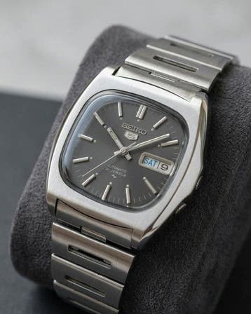 Seiko - 21 Jewels TV Case – Charcoal Dial – Original