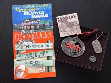 Hooters (USA) - 20th Anniversary Box Set + menukaart, Nieuw