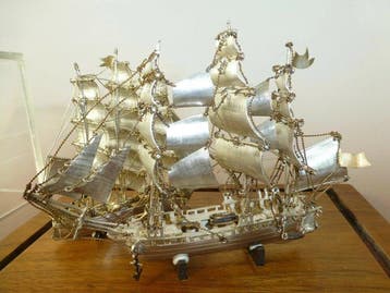 Modelschip (2) - Model ship - Twee zeilende scheepsmodellen, Antiek en Kunst