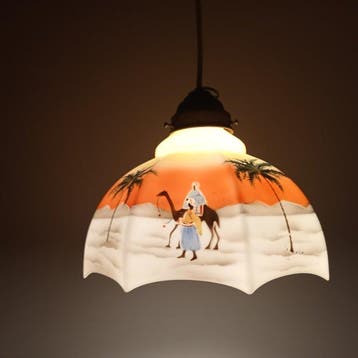 Plafondlamp met lampenkap - geëmailleerd Art Deco doubléglas, Antiek en Kunst