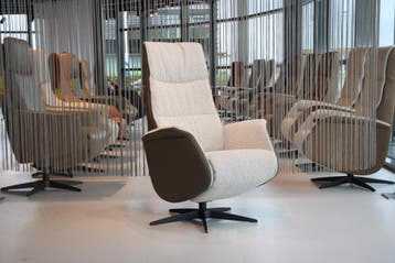 De Toekomst sta op stoel TW-22N leer/stof 3 motoren+accu, Ophalen of Verzenden, Nieuw, Leer, Design, modern