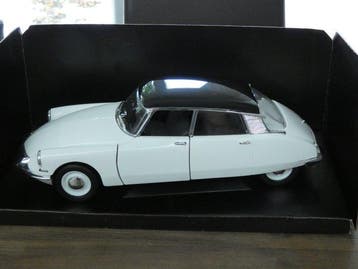 Solido 1:18 - Model sedan - Citroën DS, Nieuw