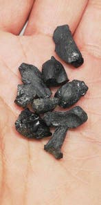 9 irghizieten uit de krater van Zhamanshin. Zeldzame