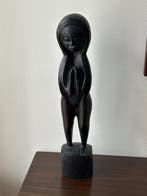 Statuette en bois d’ébène art africain en bois noirci