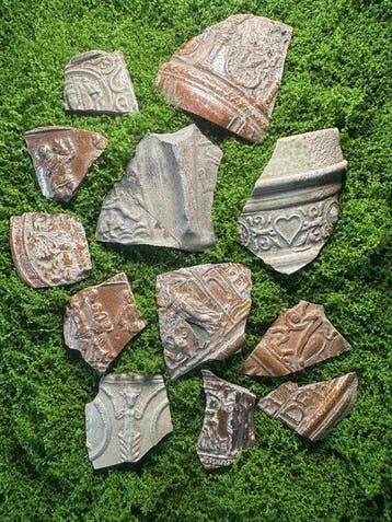 Middeleeuws Steengoed aardewerkfragmenten - Europees (Zonder