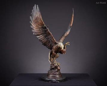 Beeld, Naar J.Moigniez: Adelaar pakt prooi 55 cm / 7.2 kg -, Antiek en Kunst