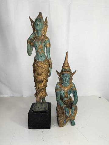 Bronze-Set – twee Thaise tempelfiguren met groene patina en, Antiek en Kunst