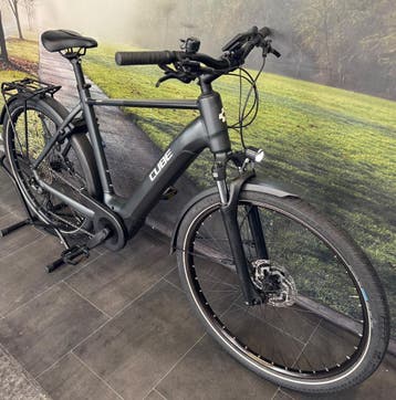 Cube Touring Elektrische Fiets - Bosch Middenmotor - 62CM, Ophalen of Verzenden, Zo goed als nieuw, Cube, 59 cm of meer