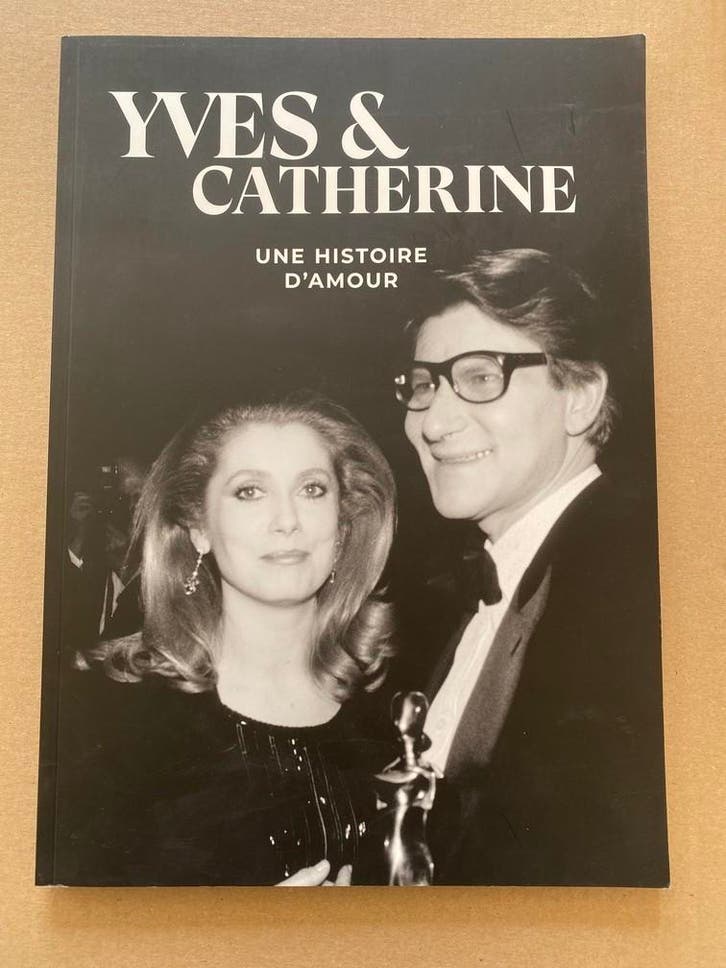 Yves Saint Laurent - Ontwerpen voor Catherine Deneuve, Boeken, Mode, Zo goed als nieuw, Verzenden