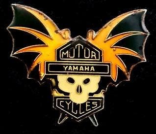 Yamaha- Motor Cycles pin- orange-zwart epoxy, Verzenden, Nieuw, Transport, Speldje of Pin