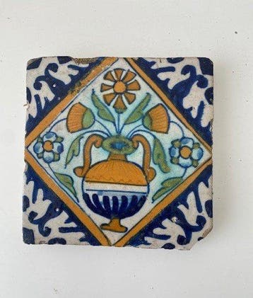 Tegel - Bloemen in een kwadraat - Delft - 1600-1650 -, Antiek en Kunst