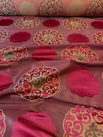 Verfijnde jacquard meubelstof met een klassieke–hedendaagse