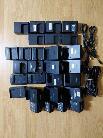 Nikon BATCH VAN 28 ORIGINELE NIKON ACCULADERS, Nieuw