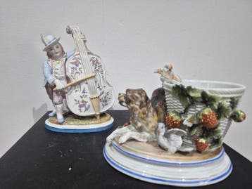 Figuur - Pareja de maceteros figurativos de porcelana