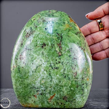 Natuurlijke chrysoprase, vrij gevormd in uitzonderlijke