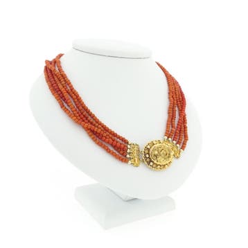 Antiek collier met bloedkoralen en gouden mutsenbel., Gebruikt, Ophalen of Verzenden, Met edelsteen, Goud